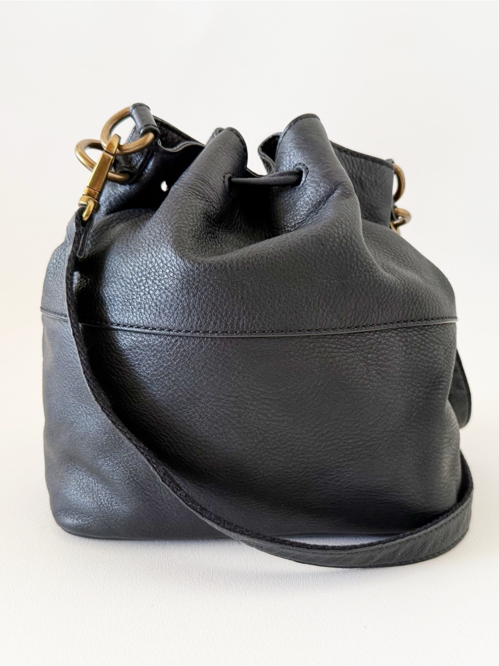 Fossil Bag Pebble Leather Drawstring Bucket Casual Black Medium - Picture 2 of 9